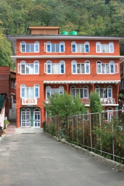Entrance Swiss Hotel Kashmir